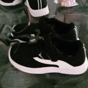 Shoes brand new size 6